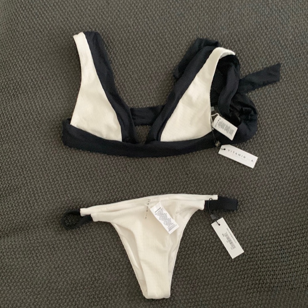 Vitamin A Ibiza set. TAGS ON. Never worn. SMALL/6 top and MEDIUM/8 bottom.